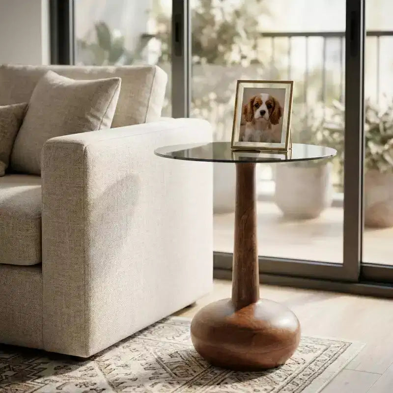 Elegante tavolino laterale con ripiano in vetro e base in legno, per soggiorno, tavolino scultoreo stretto per l'ingresso, 21, marrone e trasparente