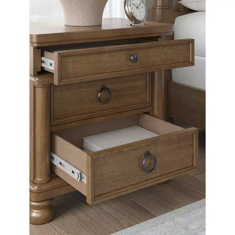 Comodino Greddinton Three Dovetail Design con cassetto e ricarica USB, marrone