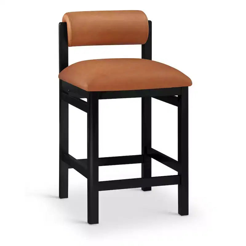 Sgabello da bancone rivestito in pelle vegana